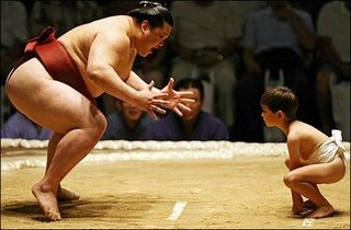 Lil Sumo vs Big Sumo